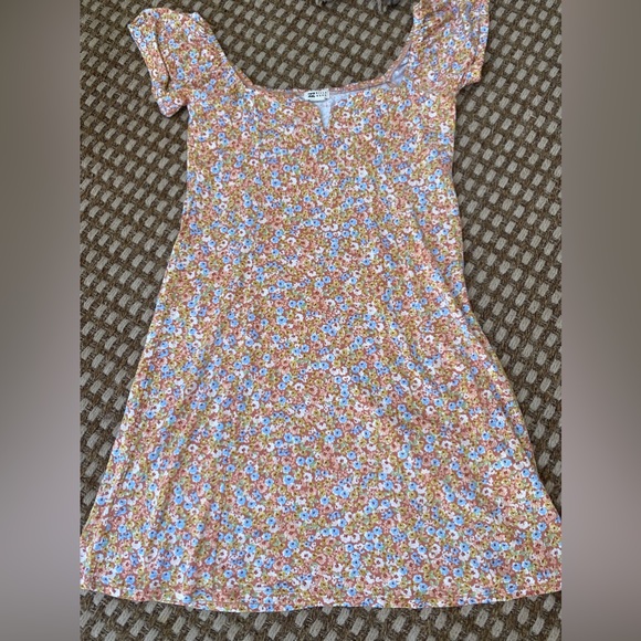 Billabong sundress - Picture 3 of 11